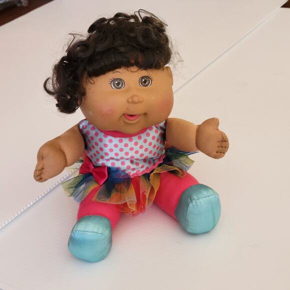 2015 OAA Cabbage Patch Kid Doll with Rainbow Tutu Skirt Dark Skin Tone - Picture 1 of 10